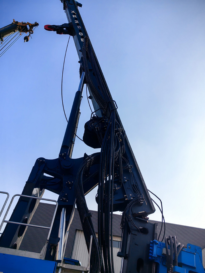 XCMG Official Used rotary drilling rig XR240E 80m Hydraulic Piling Rig Machine For Sale - Urbšanas mašīna: foto 5 XCMG Official Used rotary drilling rig XR240E 80m Hydraulic Piling Rig Machine For Sale - Urbšanas mašīna: foto 5