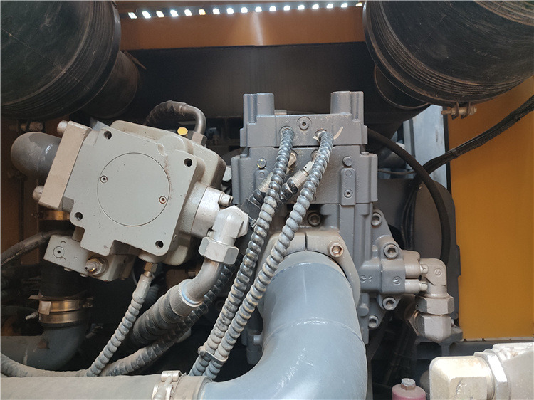 XCMG Official Xe400e Second Hand Hydraulic Rotary Piling Rig Used Rotary Table Drilling Rig - Pāļu dzinējs: foto 5 XCMG Official Xe400e Second Hand Hydraulic Rotary Piling Rig Used Rotary Table Drilling Rig - Pāļu dzinējs: foto 5