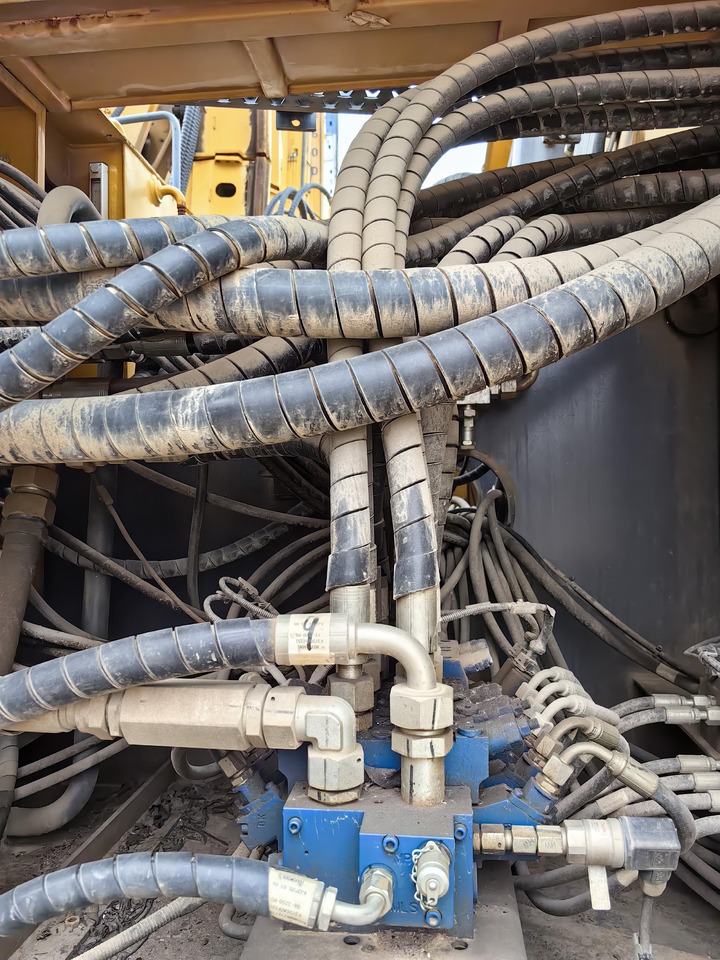 Urbšanas mašīna XCMG Offiical Used Rotary Drilling Rigs Drilling Machine XR220D Pile Drilling Rig For Sale: foto 8 Urbšanas mašīna XCMG Offiical Used Rotary Drilling Rigs Drilling Machine XR220D Pile Drilling Rig For Sale: foto 8