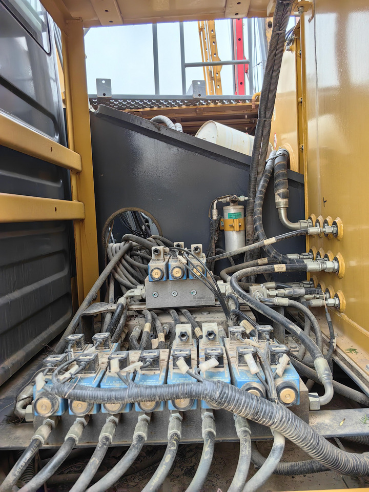 Urbšanas mašīna XCMG Offiical Used Rotary Drilling Rigs Drilling Machine XR220D Pile Drilling Rig For Sale: foto 6 Urbšanas mašīna XCMG Offiical Used Rotary Drilling Rigs Drilling Machine XR220D Pile Drilling Rig For Sale: foto 6