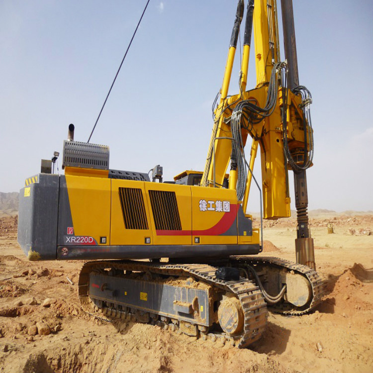 XCMG Retread Machine XR220D 220kn 50m Rotary Drilling Rig For Sale - Urbšanas mašīna: foto 4 XCMG Retread Machine XR220D 220kn 50m Rotary Drilling Rig For Sale - Urbšanas mašīna: foto 4