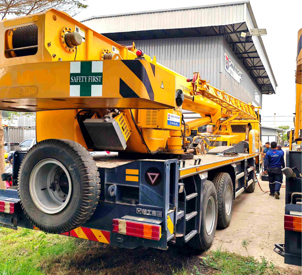 XCMG XCT16_Y 16ton mobile drive 4-Section Telescopic Crane truck - Autoceltnis: foto 3 XCMG XCT16_Y 16ton mobile drive 4-Section Telescopic Crane truck - Autoceltnis: foto 3