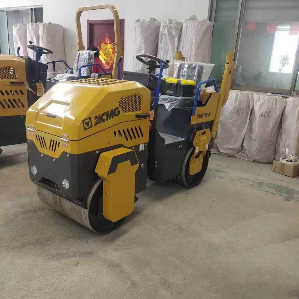 XCMG XMR110 1ton samll road roller hydraulic vibratory compator price - Mini-veltnis: foto 2 XCMG XMR110 1ton samll road roller hydraulic vibratory compator price - Mini-veltnis: foto 2
