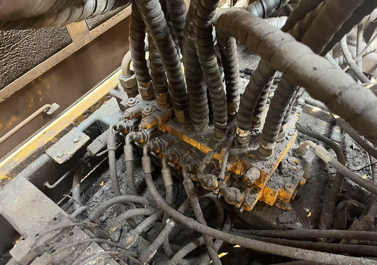 XCMG XR220D mobile crawler rotary drilling rig 25m - Urbšanas mašīna: foto 2 XCMG XR220D mobile crawler rotary drilling rig 25m - Urbšanas mašīna: foto 2