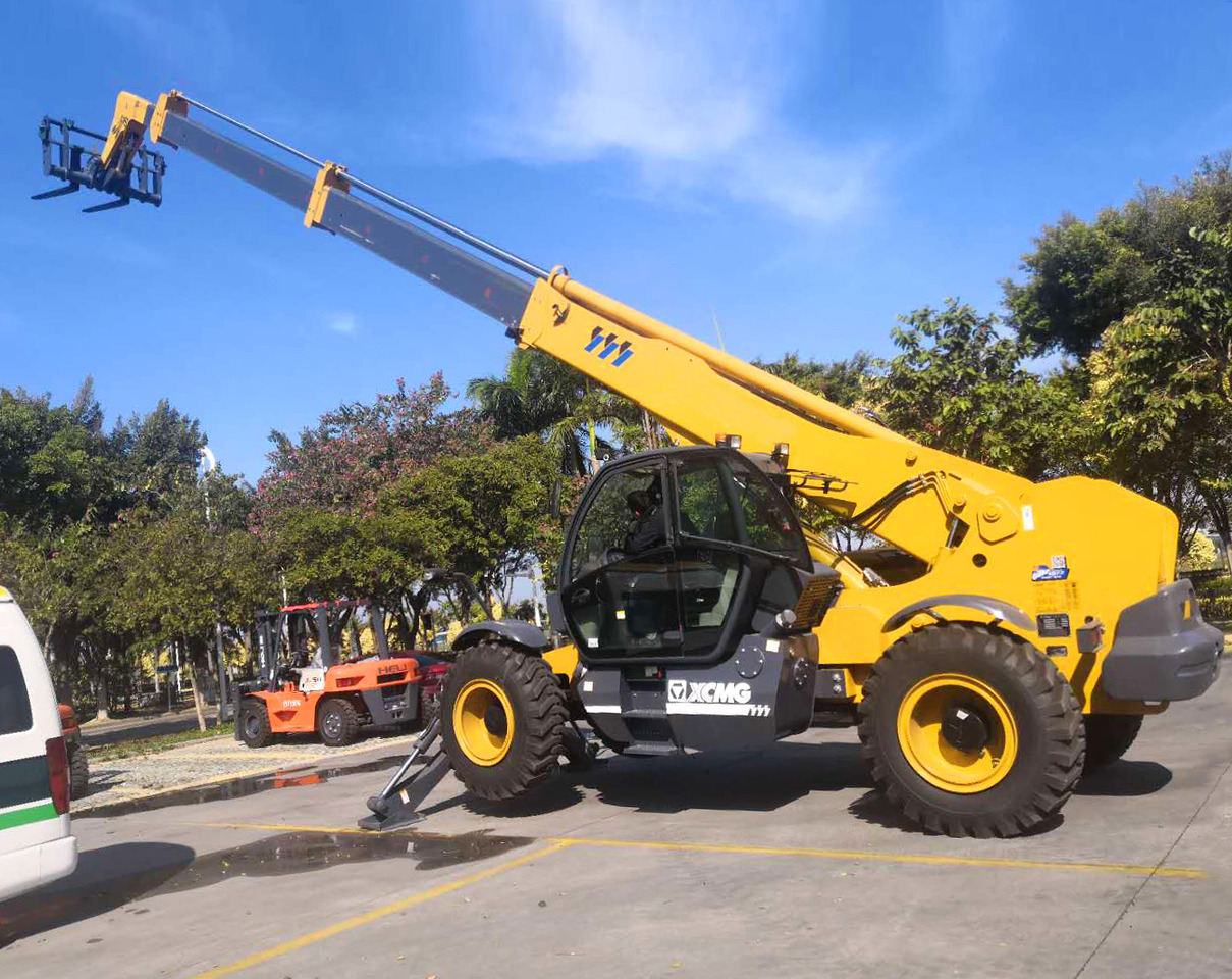 XCMG XTF1256K 5.4ton used diesel forklift loader telehandler for sale - Teleskopiskais iekrāvējs: foto 3 XCMG XTF1256K 5.4ton used diesel forklift loader telehandler for sale - Teleskopiskais iekrāvējs: foto 3