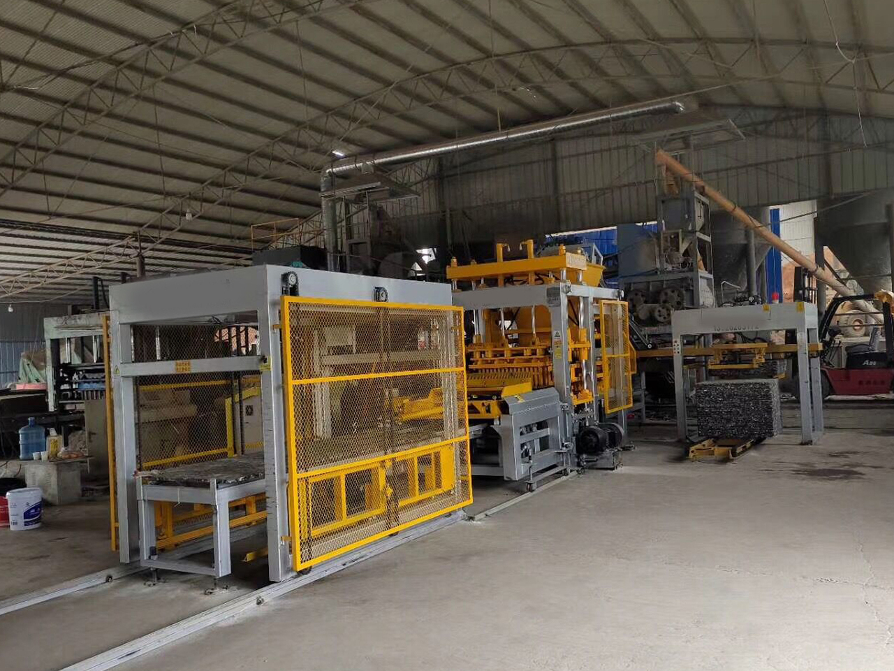 XCMG manufacturer MM8-15 Mud Red Clay Brick Making Machine - Vibropress: foto 3 XCMG manufacturer MM8-15 Mud Red Clay Brick Making Machine - Vibropress: foto 3