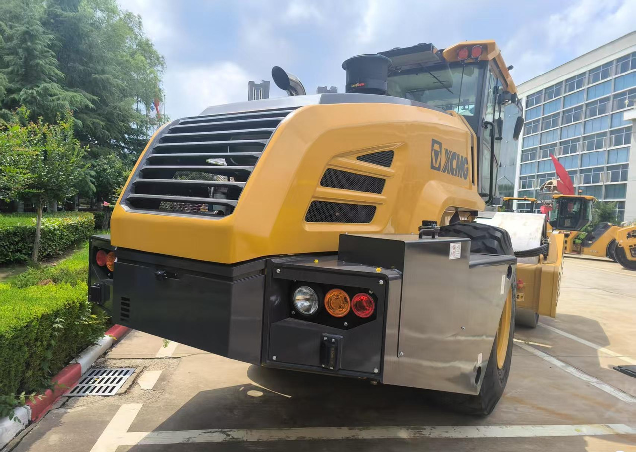 XCMG used XS365IV 36 Ton Vibratory Roller Compacator single drum price - Ceļu veltnis: foto 5 XCMG used XS365IV 36 Ton Vibratory Roller Compacator single drum price - Ceļu veltnis: foto 5
