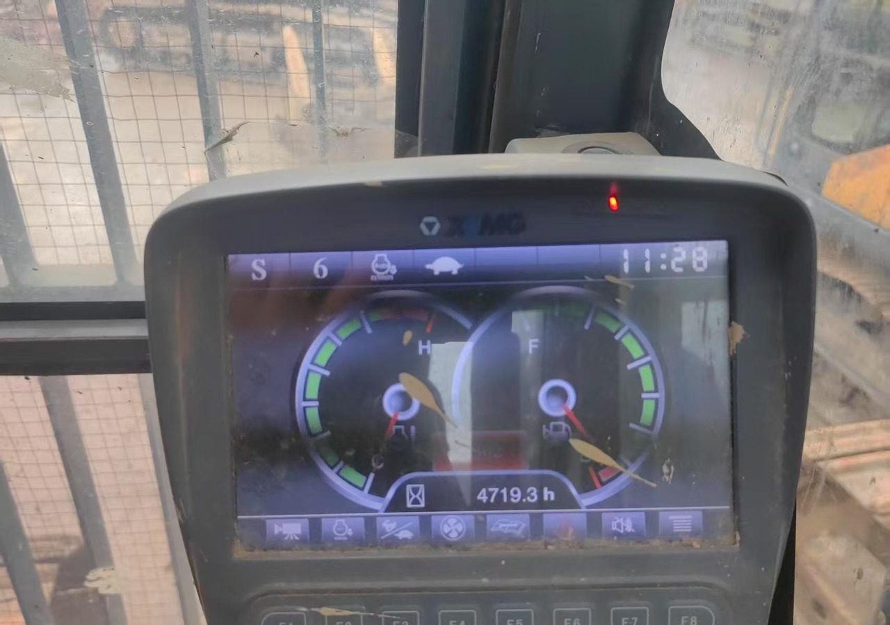 XCMG used hydraulic excavator XE490DK 49ton for sale - Kāpurķēžu ekskavators: foto 3 XCMG used hydraulic excavator XE490DK 49ton for sale - Kāpurķēžu ekskavators: foto 3