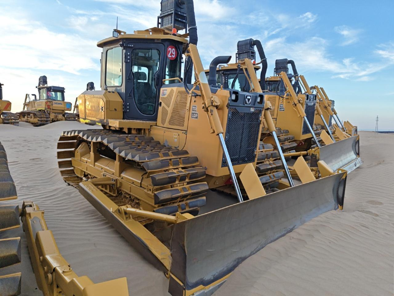 XCMG used road bulldozer D170 Mini Diesel Crawler price - Buldozers: foto 2 XCMG used road bulldozer D170 Mini Diesel Crawler price - Buldozers: foto 2