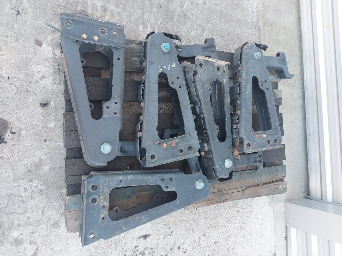 Cabin suspension A Mercedes-Benz ACTROS MP4 truck - Kabīnes piekare - Kravas automašīna: foto 1 Cabin suspension A Mercedes-Benz ACTROS MP4 truck - Kabīnes piekare - Kravas automašīna: foto 1