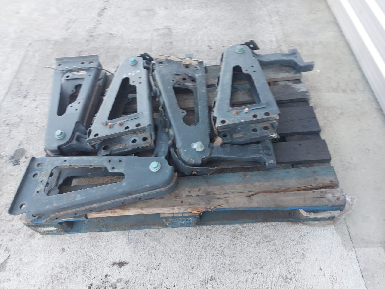 Cabin suspension A Mercedes-Benz ACTROS MP4 truck - Kabīnes piekare - Kravas automašīna: foto 4 Cabin suspension A Mercedes-Benz ACTROS MP4 truck - Kabīnes piekare - Kravas automašīna: foto 4