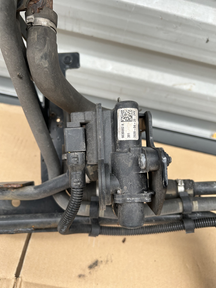 DAF TUBE THREE-WAY VALVE WEBASTO WATER 9036682 - Gaisa kondicionēšanas daļa: foto 2 DAF TUBE THREE-WAY VALVE WEBASTO WATER 9036682 - Gaisa kondicionēšanas daļa: foto 2