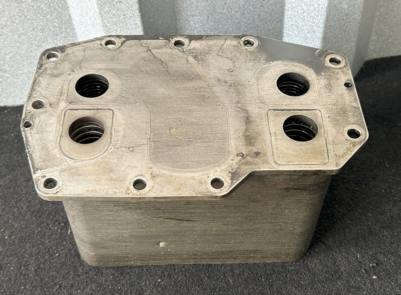 DAF XF 106 MX-11 44 OIL COOLER - Eļļas dzesētājs: foto 2 DAF XF 106 MX-11 44 OIL COOLER - Eļļas dzesētājs: foto 2