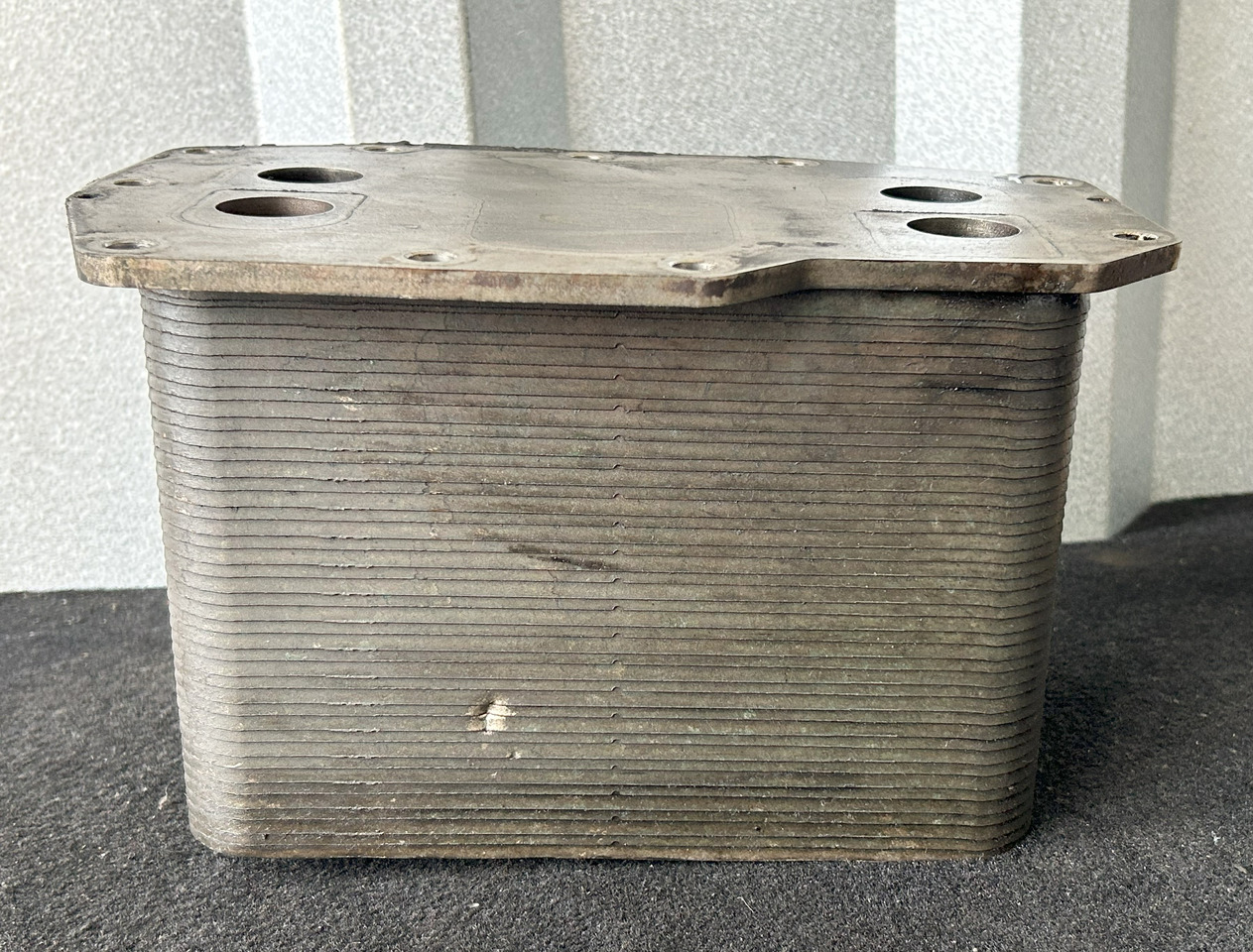 DAF XF 106 MX-11 44 OIL COOLER - Eļļas dzesētājs: foto 1 DAF XF 106 MX-11 44 OIL COOLER - Eļļas dzesētājs: foto 1