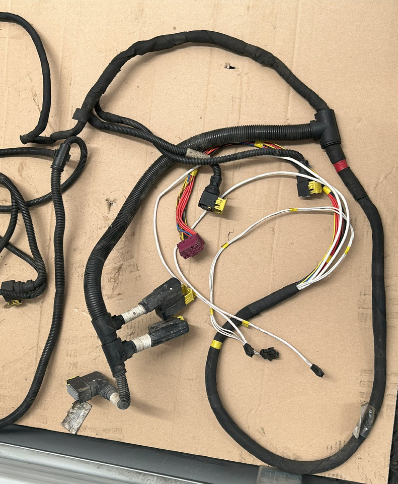 DAF XF 106 TRAILER SOCKET ELECTRICAL HARNESS - Kabeļis/ Vadis: foto 2 DAF XF 106 TRAILER SOCKET ELECTRICAL HARNESS - Kabeļis/ Vadis: foto 2