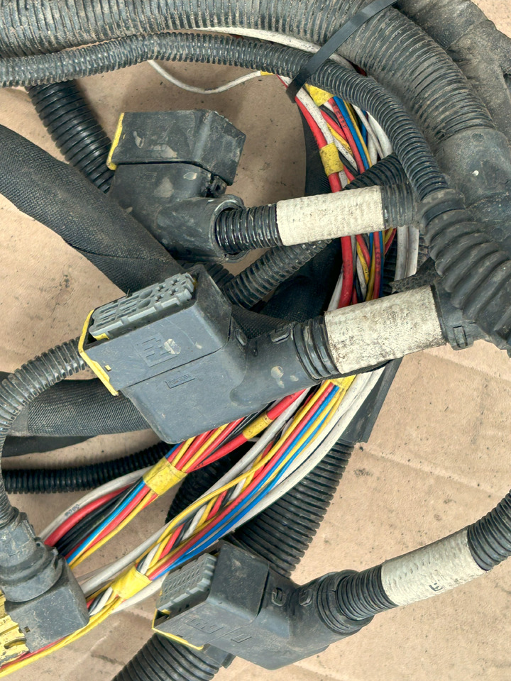 DAF XF 106 TRAILER SOCKET ELECTRICAL HARNESS - Kabeļis/ Vadis: foto 2 DAF XF 106 TRAILER SOCKET ELECTRICAL HARNESS - Kabeļis/ Vadis: foto 2