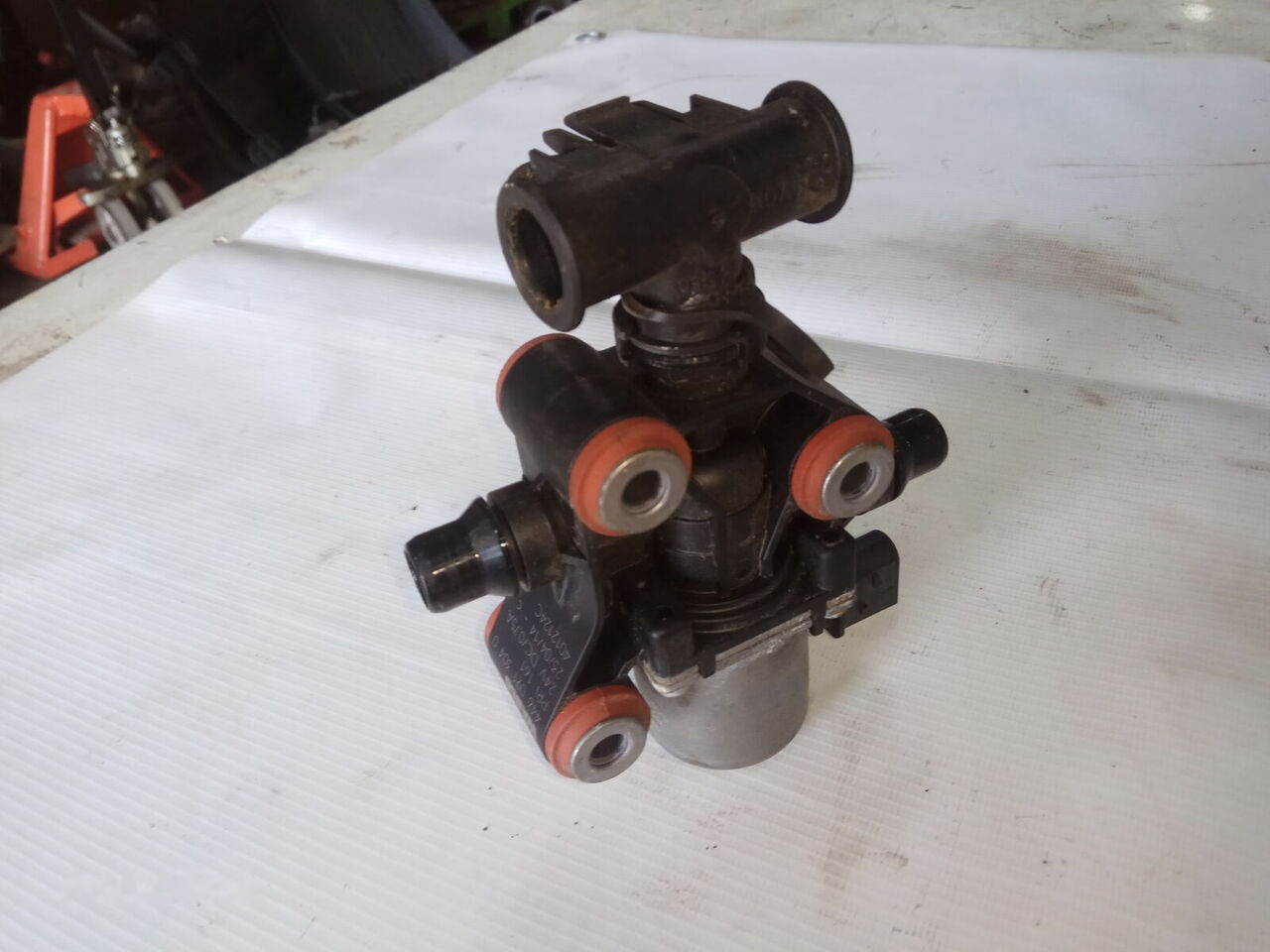 Elektrozawór AdBlue WABCO 446091304 DAF XF 106 truck - Izplūdes sistēma - Kravas automašīna: foto 2 Elektrozawór AdBlue WABCO 446091304 DAF XF 106 truck - Izplūdes sistēma - Kravas automašīna: foto 2