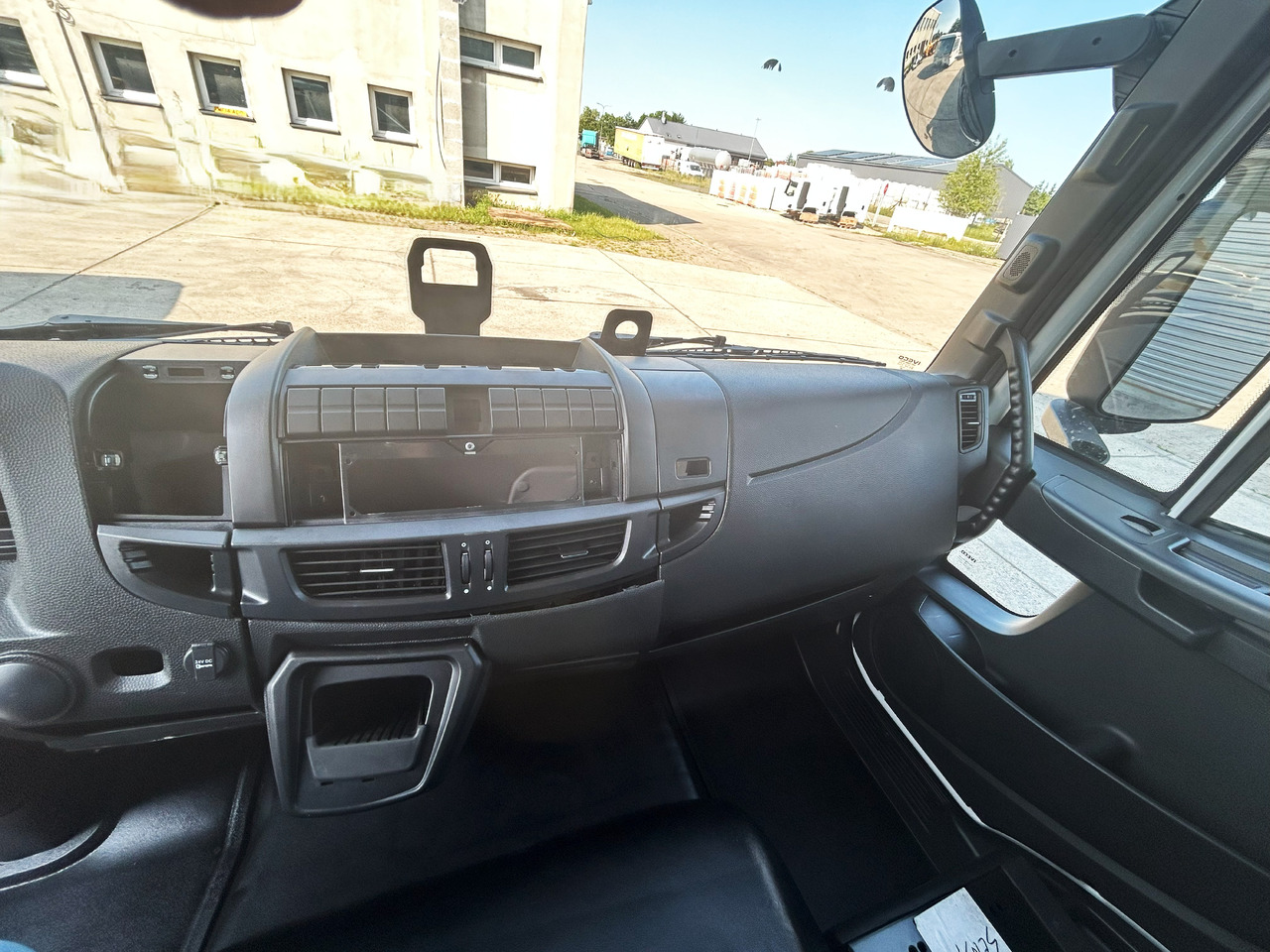 Jaunā Kabīne - Vieglā automašīna IVECO Eurocargo 75 DAY cabine Fahrerhaus Cab 2025: foto 21