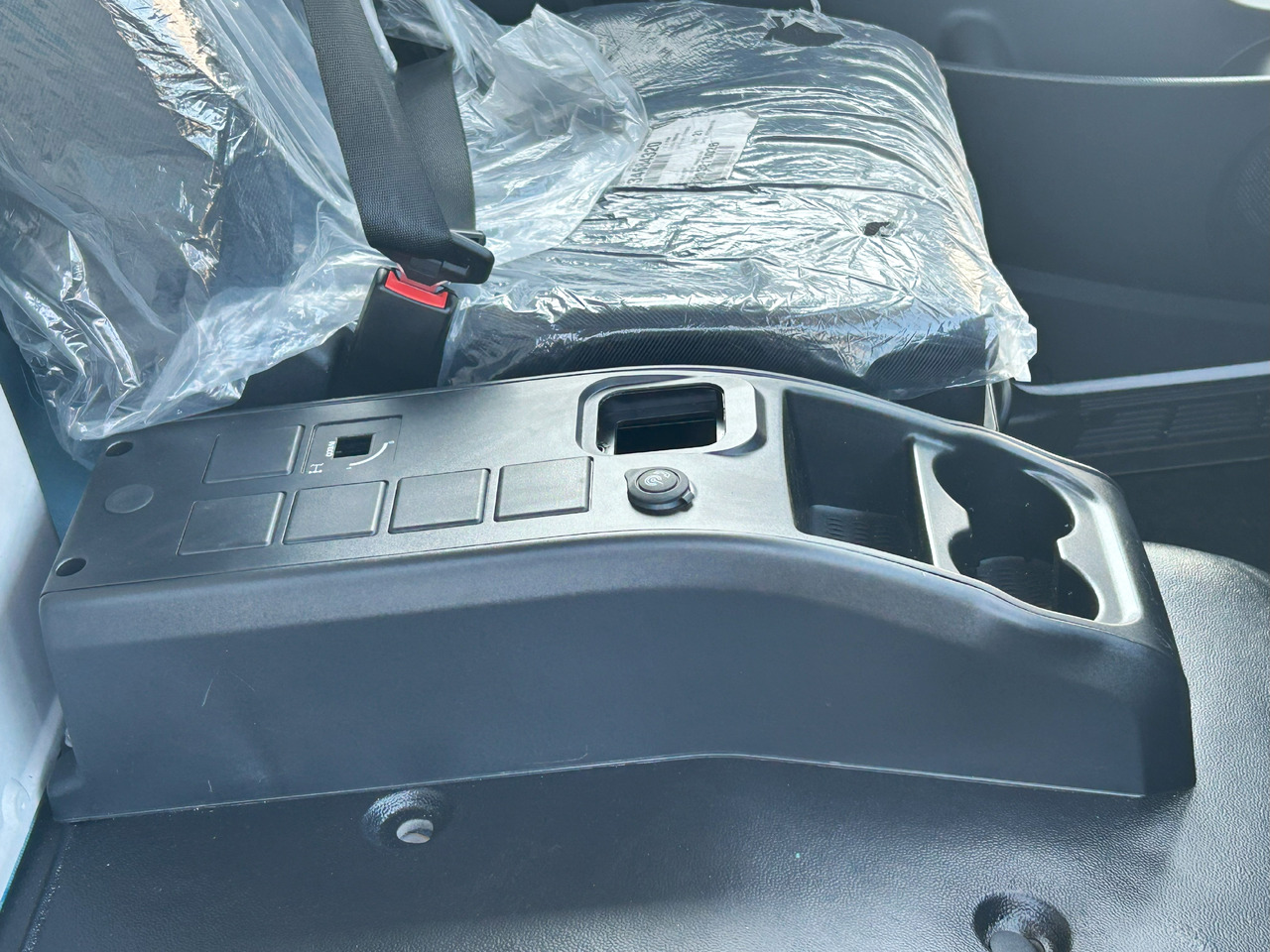 Jaunā Kabīne - Vieglā automašīna IVECO Eurocargo 75 DAY cabine Fahrerhaus Cab 2025: foto 28