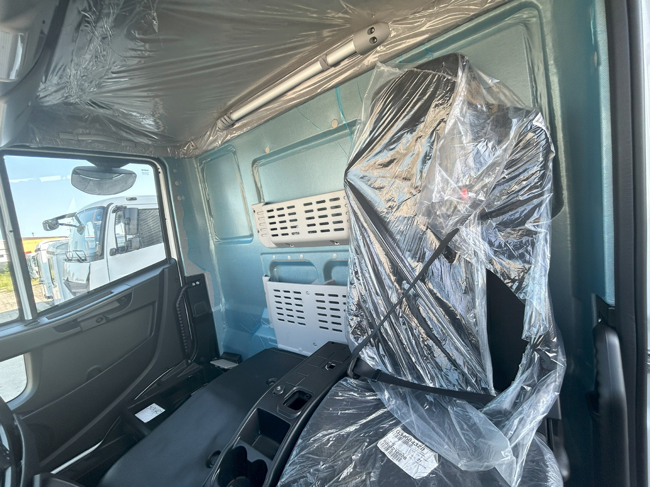 Jaunā Kabīne - Vieglā automašīna IVECO Eurocargo 75 DAY cabine Fahrerhaus Cab 2025: foto 19