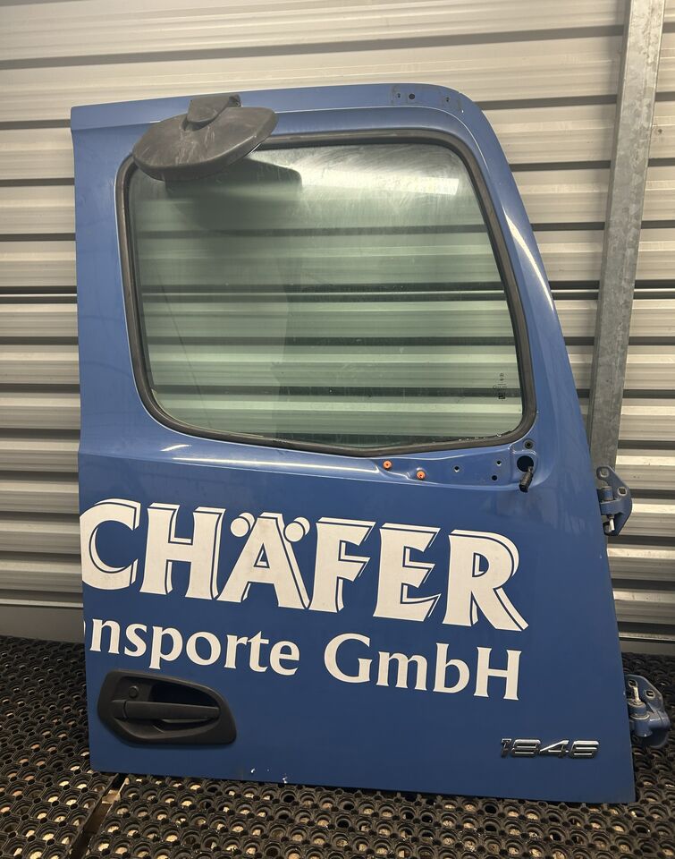 MERCEDES ACTROS MP4 DOOR RIGHT EITH RAMP MIRROR - Durvis un rezerves daļas: foto 1 MERCEDES ACTROS MP4 DOOR RIGHT EITH RAMP MIRROR - Durvis un rezerves daļas: foto 1