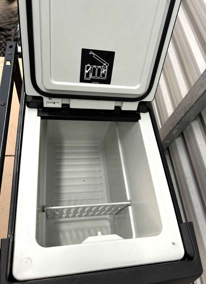 MERCEDES ACTROS MP4 REFRIGERATOR - Universāla rezerves daļa: foto 3 MERCEDES ACTROS MP4 REFRIGERATOR - Universāla rezerves daļa: foto 3