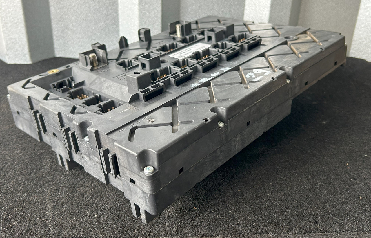 MERCEDES AROCS MP4 A FUSE MODULE SAM - Drošinātājs: foto 5 MERCEDES AROCS MP4 A FUSE MODULE SAM - Drošinātājs: foto 5