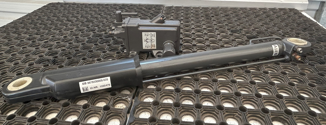 MERCEDES ATEGO CABIN LIFTING ACTUATOR + PUMP - Kabīnes piekare: foto 1 MERCEDES ATEGO CABIN LIFTING ACTUATOR + PUMP - Kabīnes piekare: foto 1