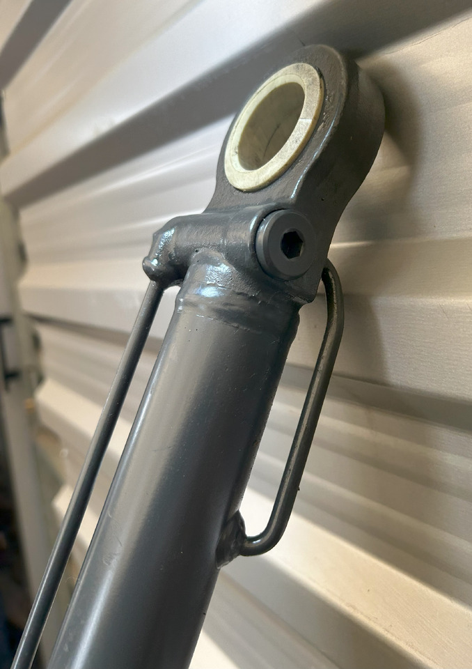 MERCEDES ATEGO CABIN LIFTING ACTUATOR + PUMP - Kabīnes piekare: foto 3 MERCEDES ATEGO CABIN LIFTING ACTUATOR + PUMP - Kabīnes piekare: foto 3