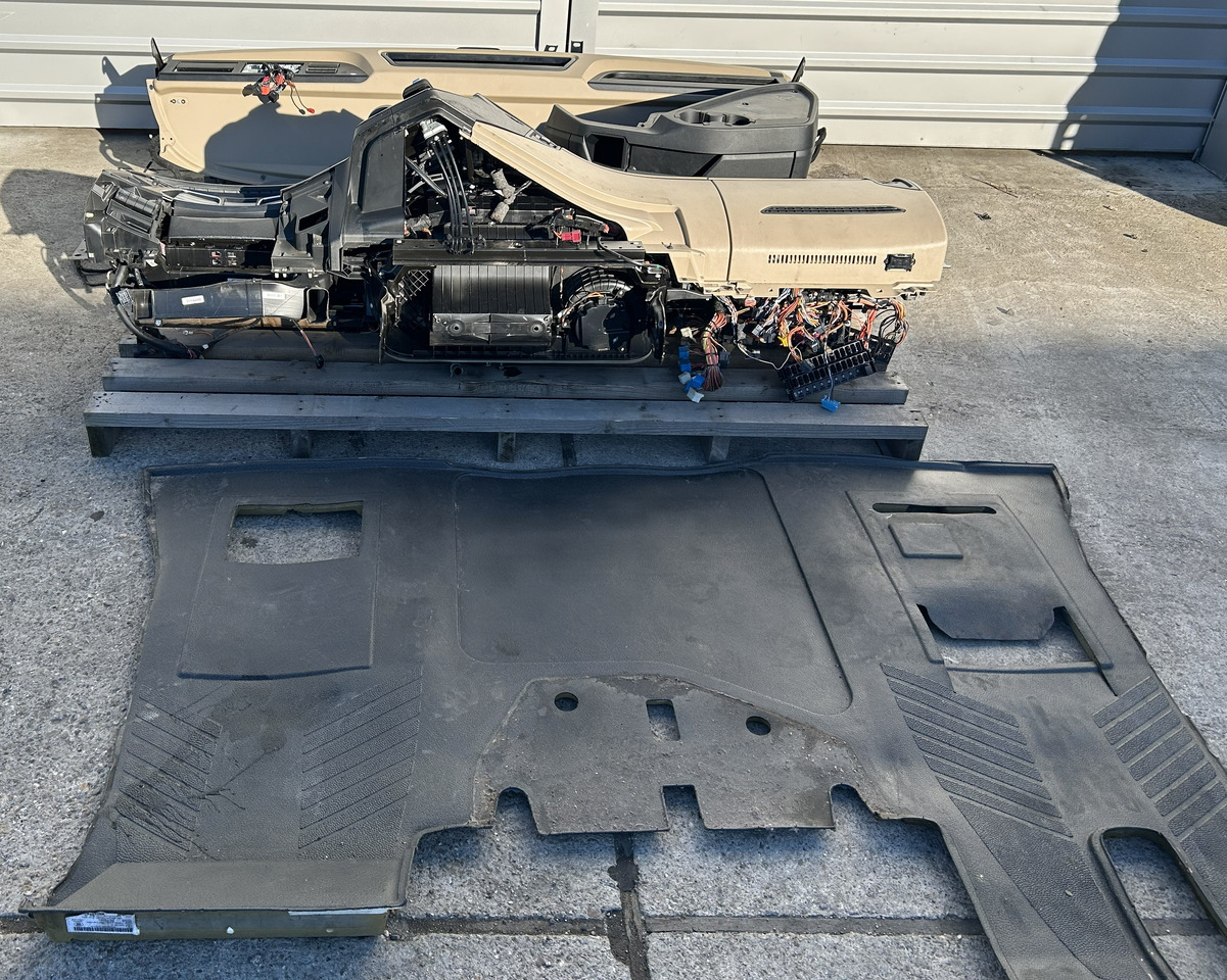 MERCEDES-BENZ KOMPLETNA PRZEKŁADKA WNĘTRZA - DESKA KONSOLA DO ANGLIKA MERCEDES ACTROS MP4 L STREAM SPACE - Kabīne: foto 1 MERCEDES-BENZ KOMPLETNA PRZEKŁADKA WNĘTRZA - DESKA KONSOLA DO ANGLIKA MERCEDES ACTROS MP4 L STREAM SPACE - Kabīne: foto 1