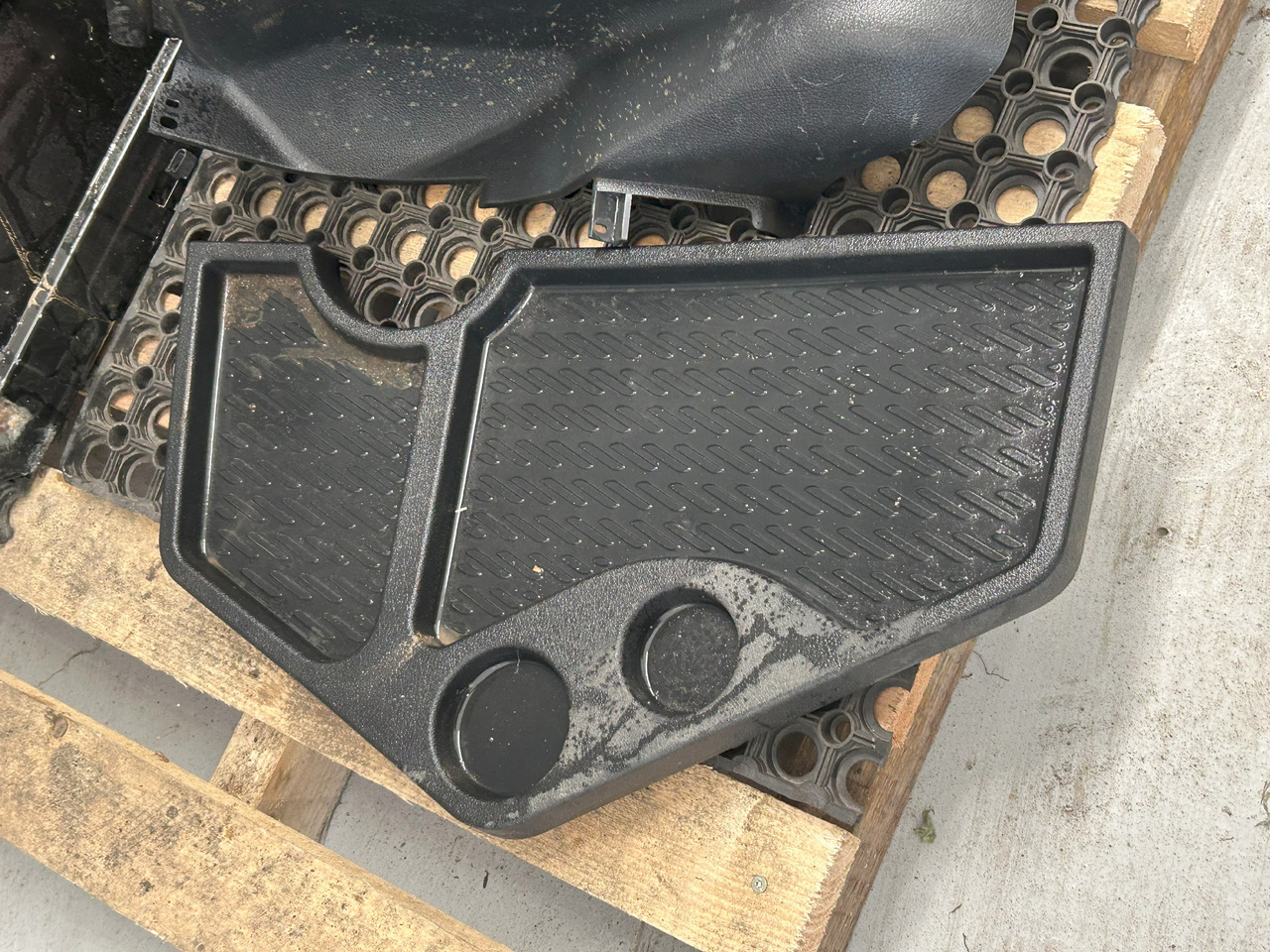 MERCEDES-BENZ KOMPLETNA PRZEKŁADKA WNĘTRZA - DESKA KONSOLA DO ANGLIKA MERCEDES AROCS MP4 - Kabīne: foto 3 MERCEDES-BENZ KOMPLETNA PRZEKŁADKA WNĘTRZA - DESKA KONSOLA DO ANGLIKA MERCEDES AROCS MP4 - Kabīne: foto 3