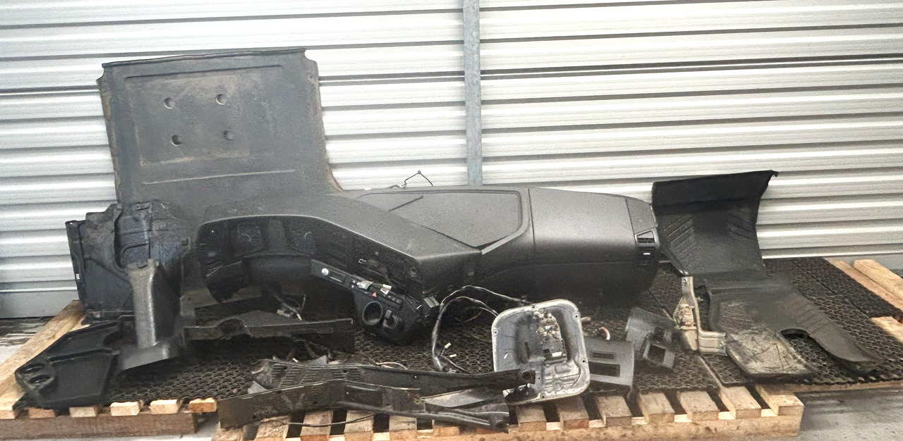 MERCEDES-BENZ KOMPLETNA PRZEKŁADKA WNĘTRZA - DESKA KONSOLA DO ANGLIKA MERCEDES AROCS MP4 - Kabīne: foto 1 MERCEDES-BENZ KOMPLETNA PRZEKŁADKA WNĘTRZA - DESKA KONSOLA DO ANGLIKA MERCEDES AROCS MP4 - Kabīne: foto 1