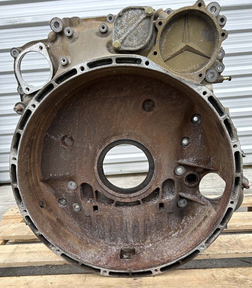 MERCEDES CLUTCH TIMING HOUSING ACTROS MP4 - Sadales vārpsta: foto 2 MERCEDES CLUTCH TIMING HOUSING ACTROS MP4 - Sadales vārpsta: foto 2