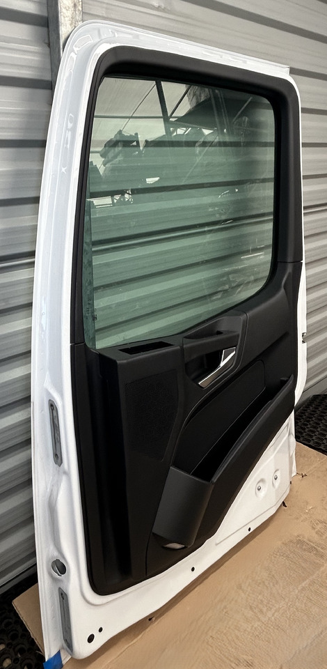 MERCEDES DOOR RIGHT narrow cab M-CLASSIC SPACE ACTROS AROCS MP4 MP5 BRAND NEW - Durvis un rezerves daļas: foto 3 MERCEDES DOOR RIGHT narrow cab M-CLASSIC SPACE ACTROS AROCS MP4 MP5 BRAND NEW - Durvis un rezerves daļas: foto 3