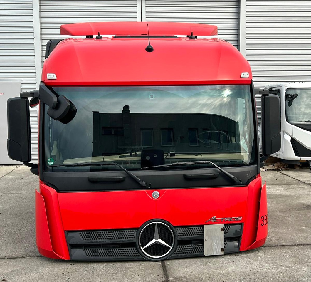 Mercedes Actros MP4 - Kabīne: foto 1 Mercedes Actros MP4 - Kabīne: foto 1