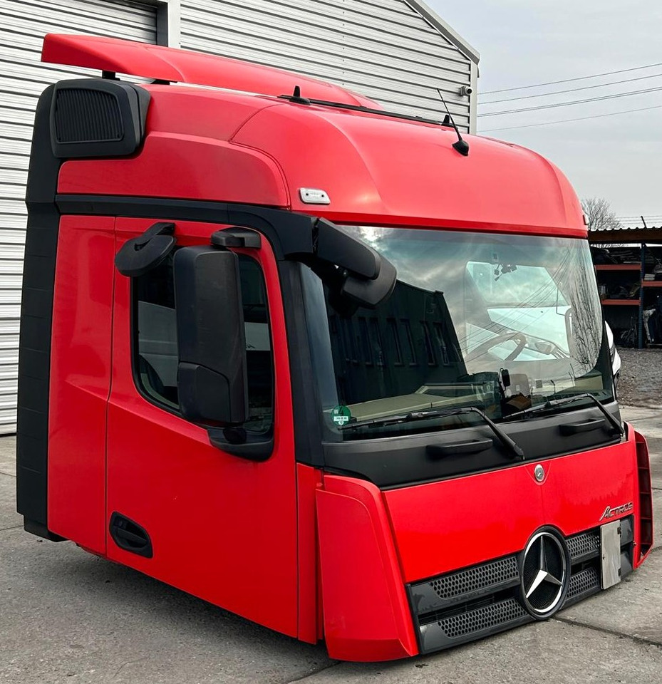 Mercedes Actros MP4 - Kabīne: foto 3 Mercedes Actros MP4 - Kabīne: foto 3