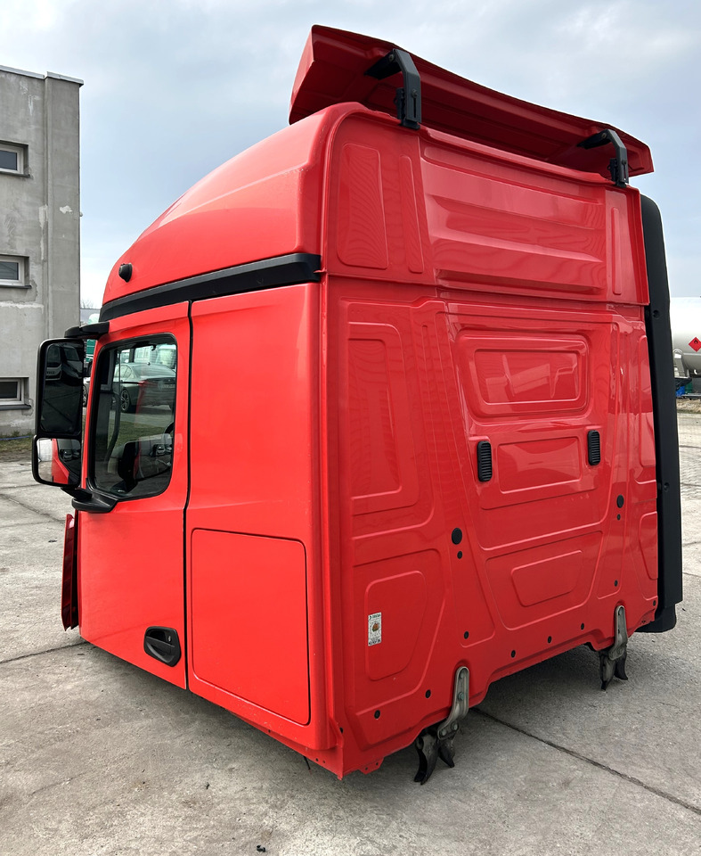 Mercedes Actros MP4 - Kabīne: foto 5 Mercedes Actros MP4 - Kabīne: foto 5