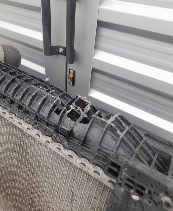 Mercedes-Benz ACTROS MP4 A9605000801 Mercedes-Benz truck - Radiators - Kravas automašīna: foto 4 Mercedes-Benz ACTROS MP4 A9605000801 Mercedes-Benz truck - Radiators - Kravas automašīna: foto 4