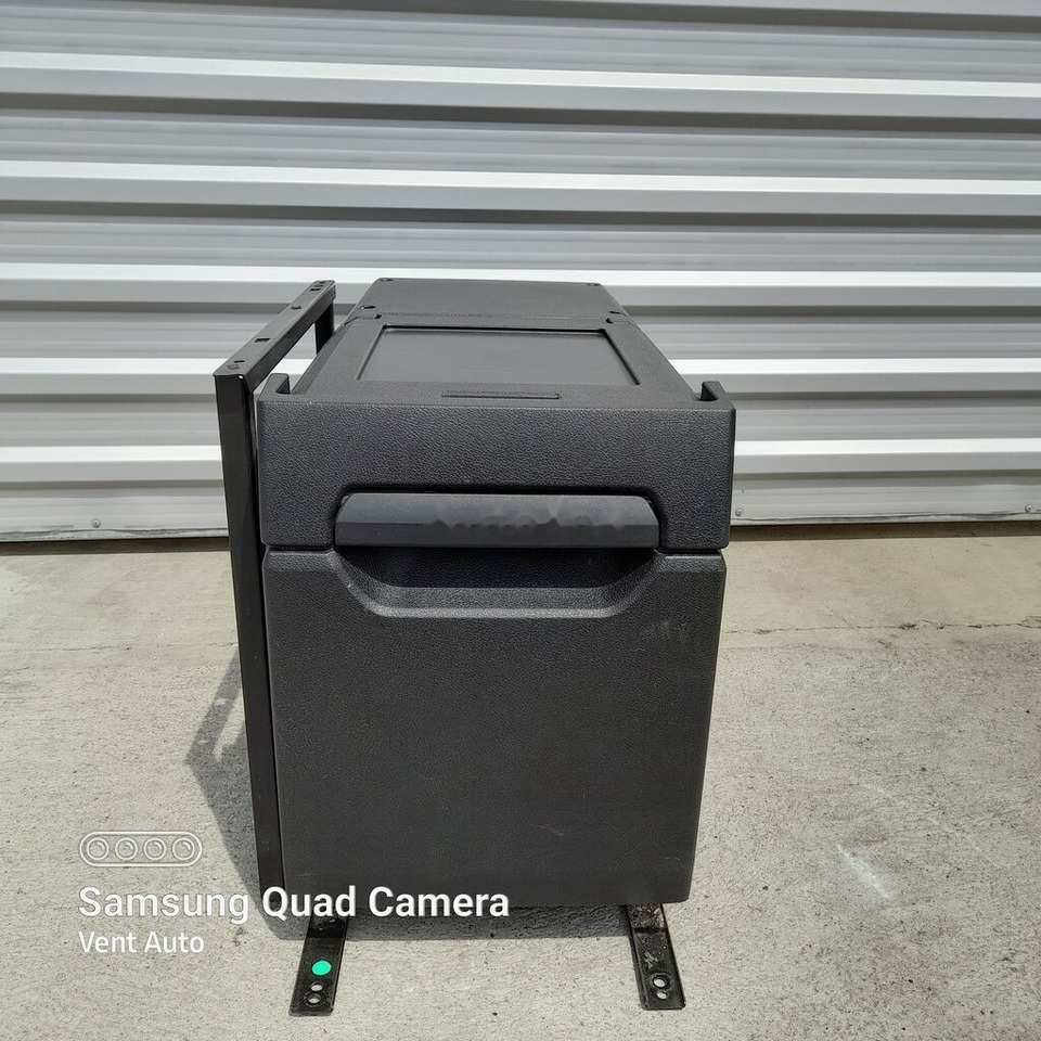 Mercedes-Benz ACTROS MP4 A9618406143 Mercedes-Benz A9618406143 - Kabīne un interjers - Kravas automašīna: foto 1 Mercedes-Benz ACTROS MP4 A9618406143 Mercedes-Benz A9618406143 - Kabīne un interjers - Kravas automašīna: foto 1