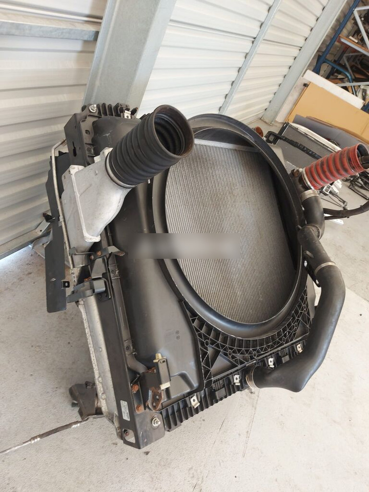 Mercedes-Benz ACTROS MP4 truck - Radiators - Kravas automašīna: foto 1 Mercedes-Benz ACTROS MP4 truck - Radiators - Kravas automašīna: foto 1