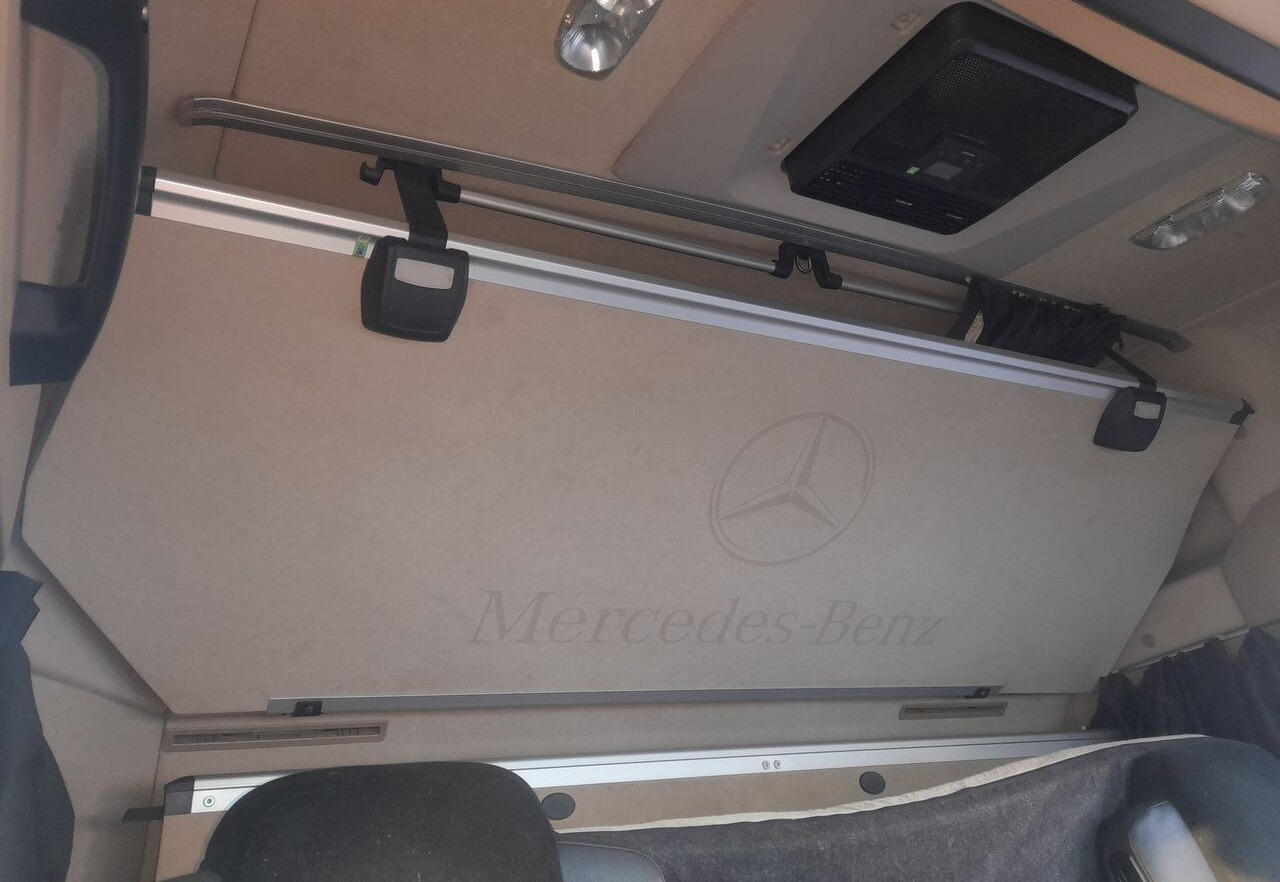 Mercedes-Benz ACTROS Mercedes-Benz - Kabīne un interjers - Kravas automašīna: foto 1 Mercedes-Benz ACTROS Mercedes-Benz - Kabīne un interjers - Kravas automašīna: foto 1