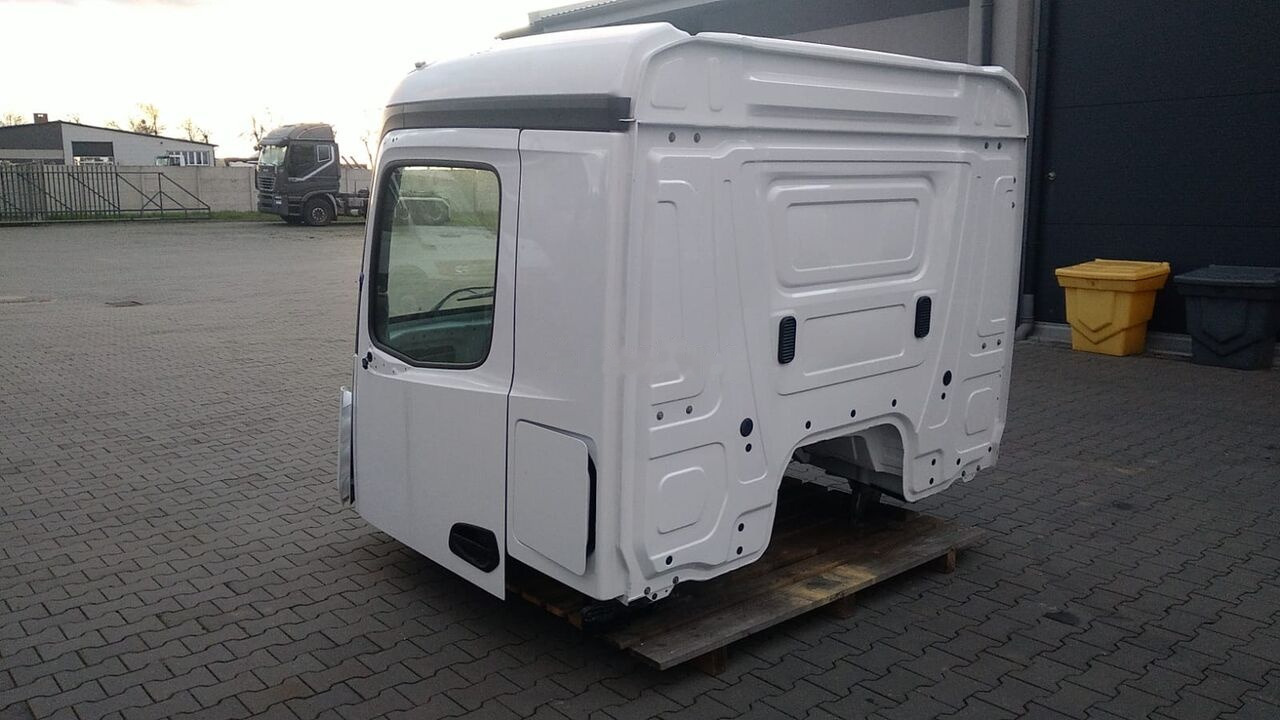 Mercedes-Benz Arocs 8x8 8x6 4x4 6x6 6x4 M Classic Space 320mm Mercedes-Benz AROCS Arocs 8x8 8x6 4x4 6x6 6x4 M Classic Space 320mm truck - Kabīne - Kravas automašīna: foto 3 Mercedes-Benz Arocs 8x8 8x6 4x4 6x6 6x4 M Classic Space 320mm Mercedes-Benz AROCS Arocs 8x8 8x6 4x4 6x6 6x4 M Classic Space 320mm truck - Kabīne - Kravas automašīna: foto 3