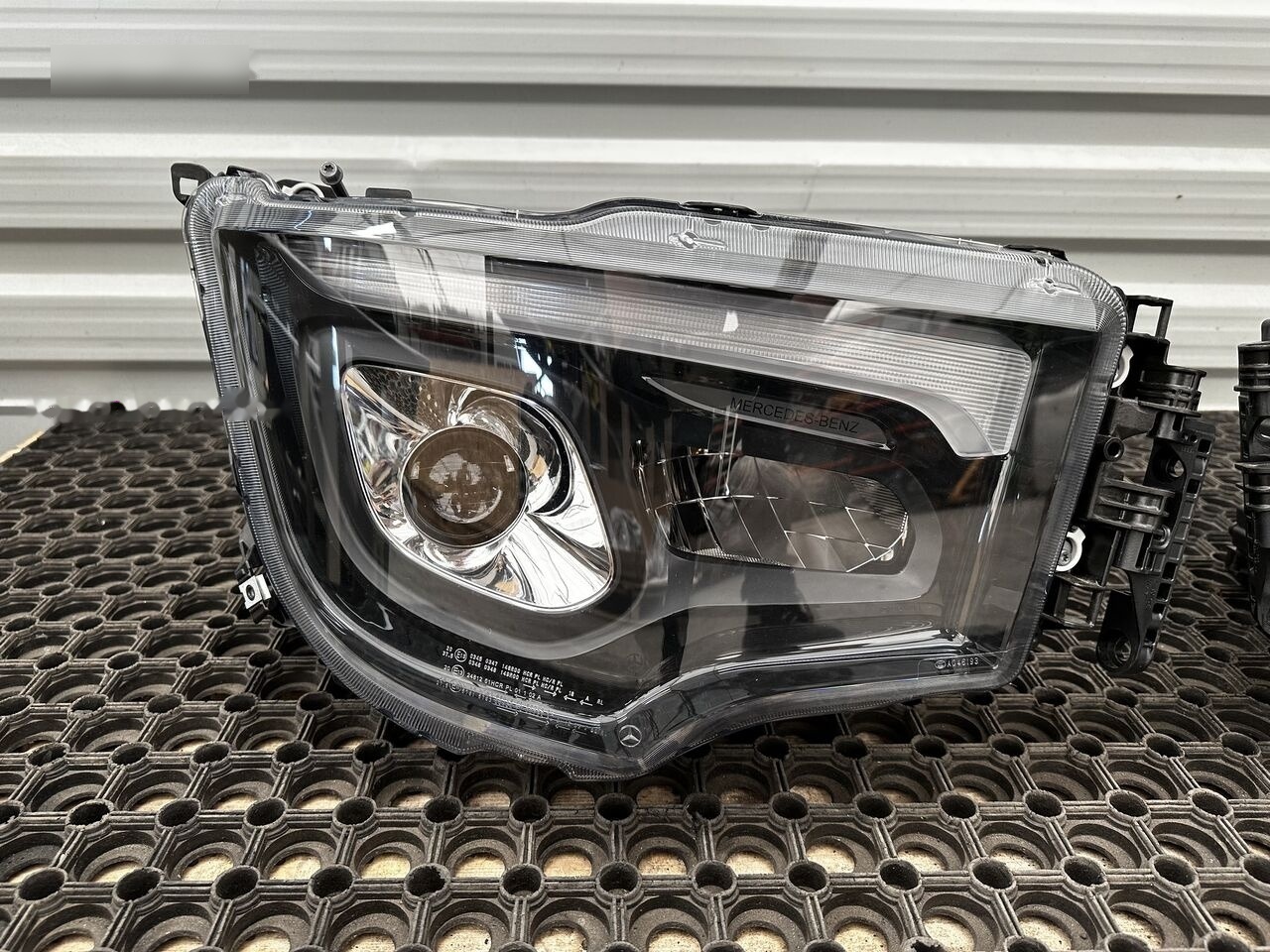 Mercedes-Benz LED ACTROS AROCS MP5 Mercedes-Benz ACTROS MP4 - Tuvās gaismas - Kravas automašīna: foto 3 Mercedes-Benz LED ACTROS AROCS MP5 Mercedes-Benz ACTROS MP4 - Tuvās gaismas - Kravas automašīna: foto 3