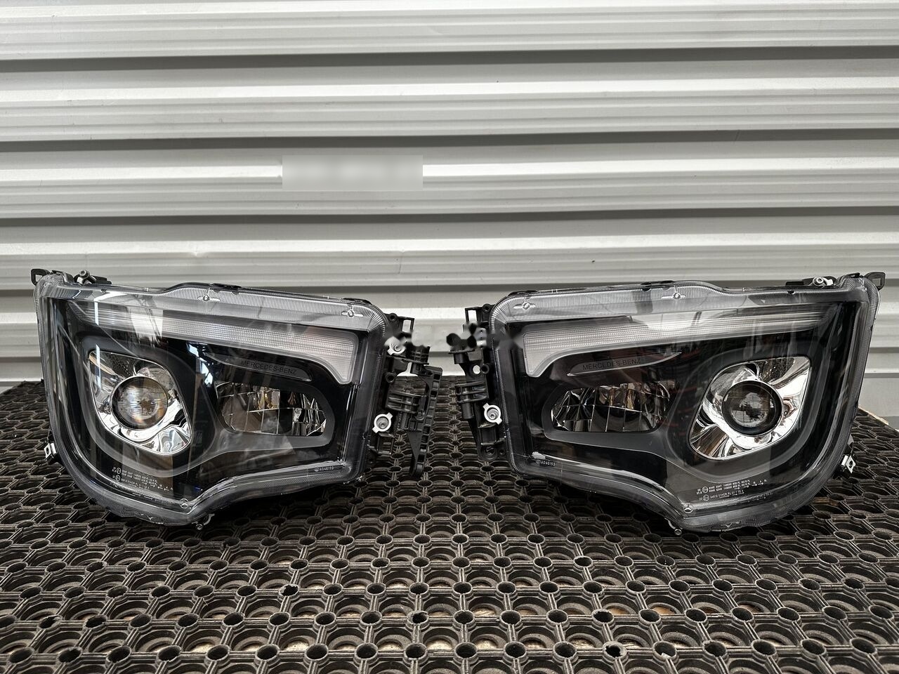 Mercedes-Benz LED ACTROS AROCS MP5 Mercedes-Benz ACTROS MP4 - Tuvās gaismas - Kravas automašīna: foto 1 Mercedes-Benz LED ACTROS AROCS MP5 Mercedes-Benz ACTROS MP4 - Tuvās gaismas - Kravas automašīna: foto 1