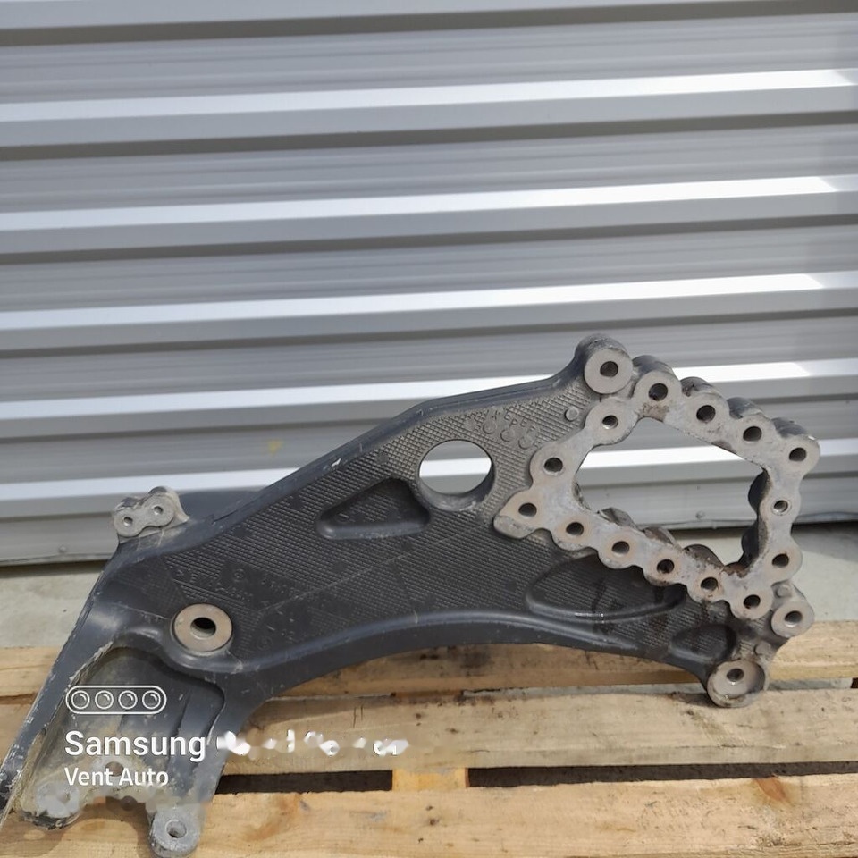 Mocowanie resora/ wspornik LEFT Mercedes-Benz ACTROS MP4 A9603223901 Mercedes-Benz A9603223901 - Kabīnes piekare - Kravas automašīna: foto 1 Mocowanie resora/ wspornik LEFT Mercedes-Benz ACTROS MP4 A9603223901 Mercedes-Benz A9603223901 - Kabīnes piekare - Kravas automašīna: foto 1