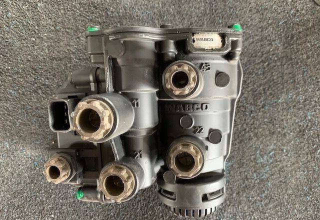 WABCO DAF XF 106 truck - Bremžu vārsts - Kravas automašīna: foto 1 WABCO DAF XF 106 truck - Bremžu vārsts - Kravas automašīna: foto 1