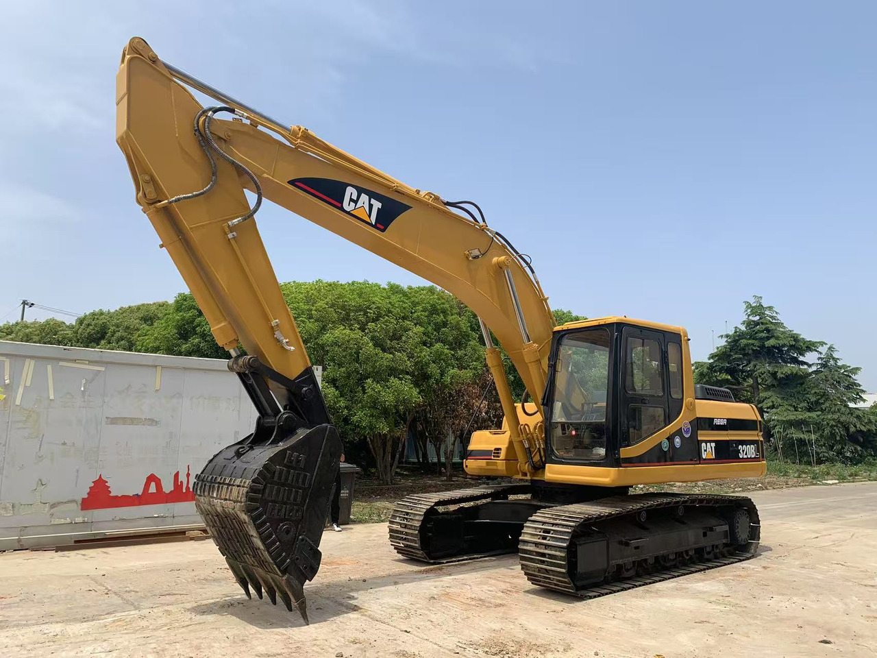 CATERPILLAR 320B, 320BL Secondhand Excavator Made in Japan - Kāpurķēžu ekskavators: foto 1 CATERPILLAR 320B, 320BL Secondhand Excavator Made in Japan - Kāpurķēžu ekskavators: foto 1