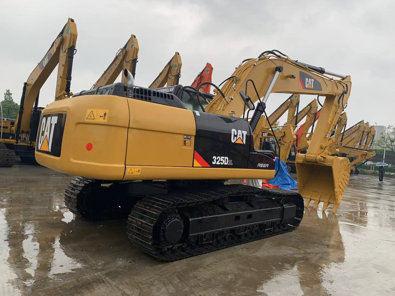 Caterpillar Construction Machine 25 ton Excavator CAT 325D, 325CL, 325BL - Kāpurķēžu ekskavators: foto 2 Caterpillar Construction Machine 25 ton Excavator CAT 325D, 325CL, 325BL - Kāpurķēžu ekskavators: foto 2