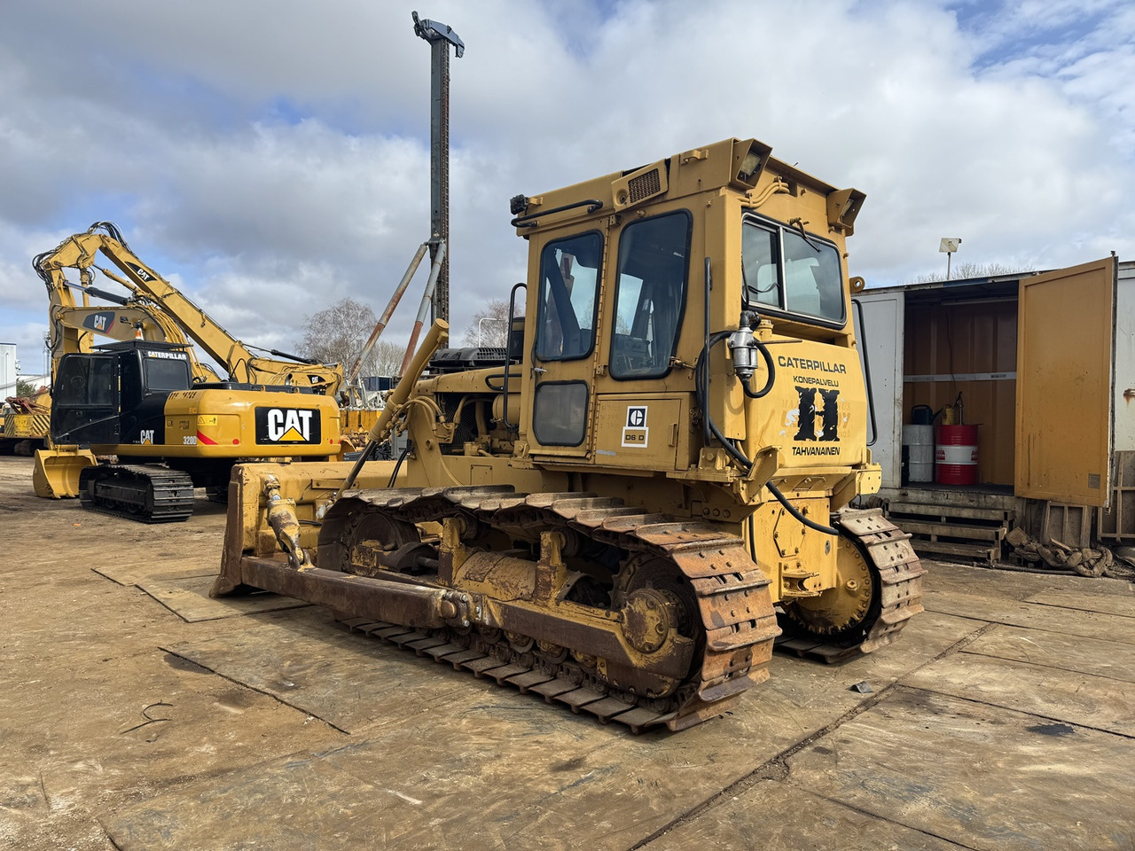 Caterpillar Used Bulldozer CAT D6D Good Price Tracked Tractor - Buldozers: foto 3 Caterpillar Used Bulldozer CAT D6D Good Price Tracked Tractor - Buldozers: foto 3
