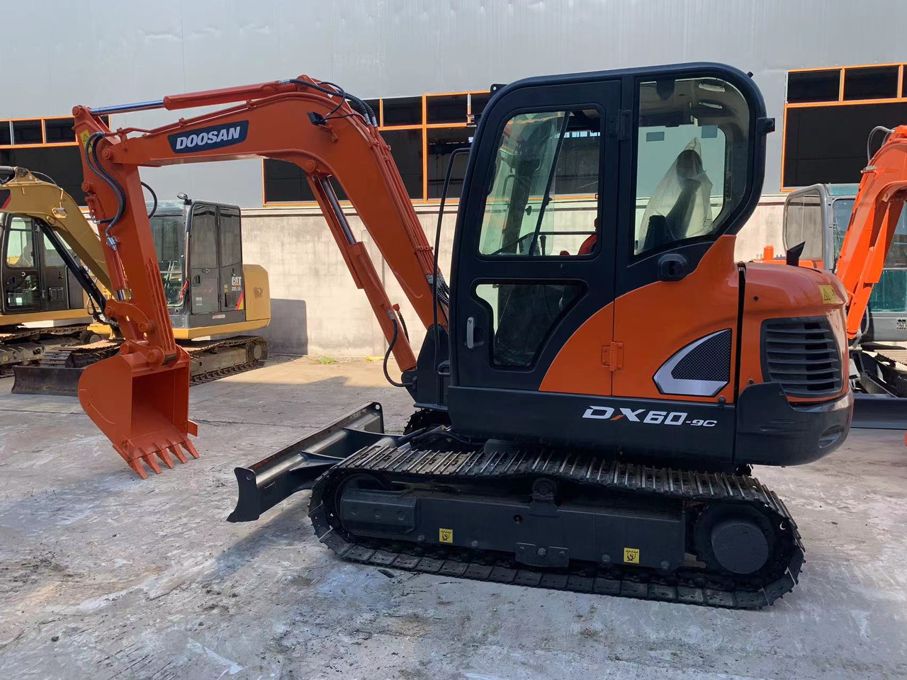 DOOSAN Mini Excavator Doosan DX60, DX55 - Kāpurķēžu ekskavators: foto 2 DOOSAN Mini Excavator Doosan DX60, DX55 - Kāpurķēžu ekskavators: foto 2